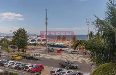 Apartamento frontal mar com 269 m² na Avenida Atlântica, Copacabana.