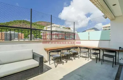 Cobertura quadriplex de 235 m², amplo salão social em 2 ambientes; 4 quartos com suítes,