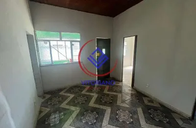Casa com 2 quartos para alugar na Rua Aurélio Valporto, 285, Marechal Hermes, Rio de Janeiro