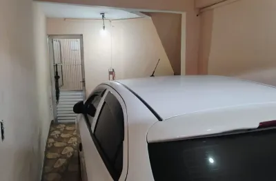 Ótima oportunidade para ficar livre do aluguel, casa com muitas possibilidades de melhoramento.