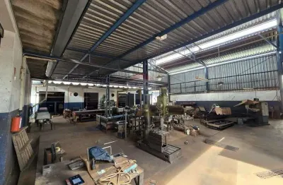 Aluga-se imóvel comercial na Avenida Maria de Jesus Condeixa com 1117 m² de construção