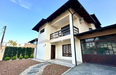 Casa com 4 quartos à venda na rua assis brasil, 92, saguaçu, joinville, 232 m2 por r$ 1.350.000