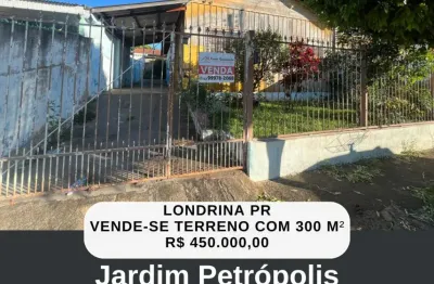Venda de terreno com casa de madeira em excelente localização próximo ao clube arel