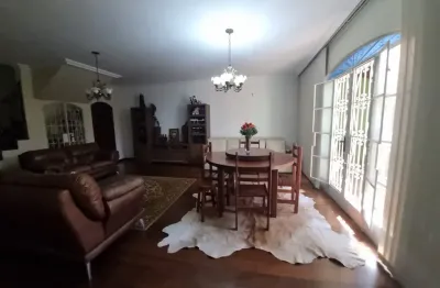 Casa com 4 quartos à venda na Vila Fujita, Londrina 