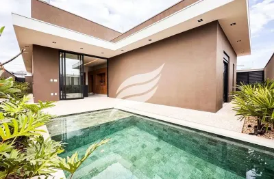 Casa com 03 suítes e piscina à venda no condomínio royal boulevard