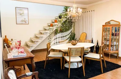 Casa com 03 suítes à venda no condomínio serra dourada