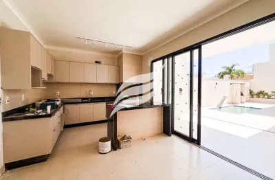 Casa com piscina e 03 quartos à venda no condomínio mansour