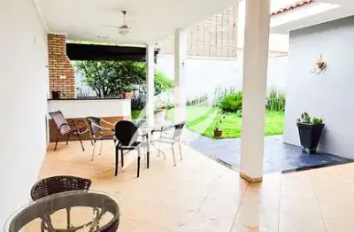 Linda casa com suíte master e jardim à venda no bairro ipanema
