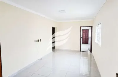 Casa espaçosa com 03 quartos à venda próxima a rua marcília dias