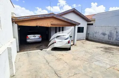 Casa com 3 quartos à venda na Rua Coelho Neto, Bairro das Bandeiras, Araçatuba