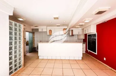 Sobrado à venda no bairro Jardim Nova Yorque em Araçatuba/SP