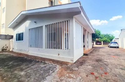 Casa 03 quartos e com edícula à venda no bairro Vila Mendonça, Araçatuba/SP