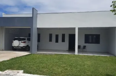 Casa de alvenaria, com: - 04 dormitórios - sala - cozinha - 02 banheiros sociais - 03 vagas de garagem - churrasqueira - varanda ampla na frente e atrás á 250 metros do mar.