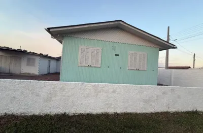 Casa mista de esquina contendo: 03 dormitórios 01 banheiro sala, cozinha, garagem  toda murada  escriturada  serve para ponto comercial