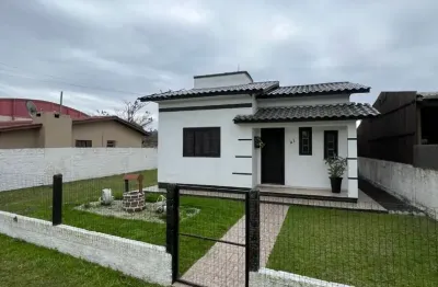 Casa à venda  contendo: 2 quartos, sala, cozinha, banheiro social, 650m do mar  frente leste (mar)  apta para financiamento