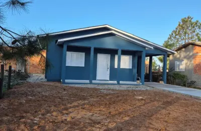 Casa de alvenaria com: 3 dormitórios sala de estar, sala de jantar cozinha lavanderia 2 banheiros sociais 2 vagas de garagem a 550 metros do mar