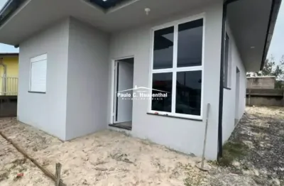 Casa com estrutura para 2 pisos   frente norte  sol o dia todo 150m² de área construída imóvel todo em laje, com estrutura para 2 pavimentos 3 dormitórios, sendo 1 suíte sala e cozinha integradas banh