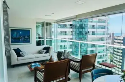 Apartamento todo decorado com 3 suítes, sendo a master com closet, planta com 187m², 3 vagas cobertas.