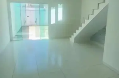 Casa em ipitanga, proximo a praia, com 3 dormitorios, sendo 2 suites, reformada