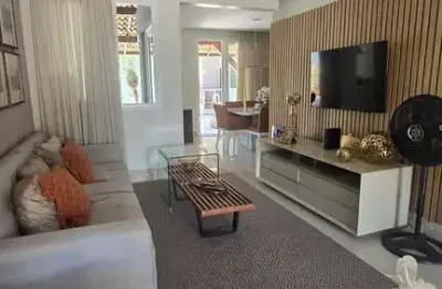 Casa Alto Padrão em Jaguaribe, proximo a praia, toda reformada, com 4/4 sendo 2 suites, com piscina privativa