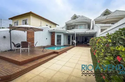 Linda casa moderna à venda na região mais luxuosa da barra da tijuca