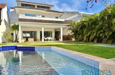 Casa exclusiva no condomínio rio mar barra da tijuca