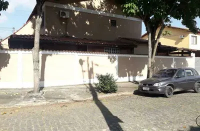 Casa dúplex de 3 quartos de esquina/ bairro manoela.