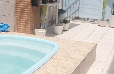Estrada do campinho- casa de 2 quartos sendo um suíte e hidromassagem - área gourmet com piscina- 200 metros clínica da família