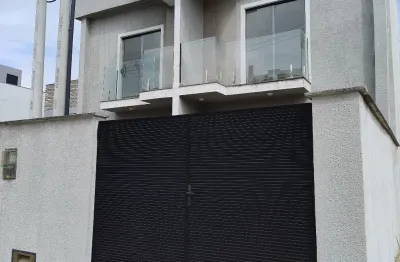 Casa pronta pra morar em condomínio fechado – conforto, segurança e localização!