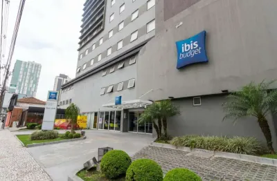 Flat com 1 quarto à venda na Rua Mariano Torres, 927, Centro, Curitiba