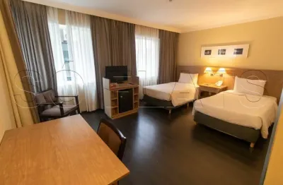Flat no radisson berrini para locação com 29m² contendo 1 dormitório e 1 vaga de garagem.