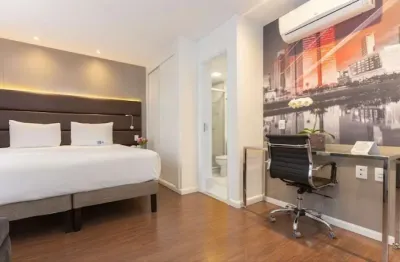 Lindo flat com 2 dorms para locação totalmente equipado muito próx da faculdade fmu e av sto amaro.