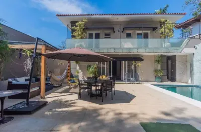 Casa 720m²  de alto padrão com 4 dormitórios e 4 vagas no pacambu disponível à venda.