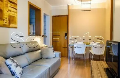 Flat amplo com cômodos separados entre a Av. Berrini e Marg Pinheiros, com 02 dorms e cozinha.