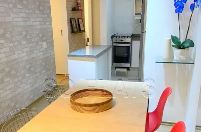 Flat no itaim bibi com 2 dormitórios, 65m² e 2 vagas de garagem disponível venda