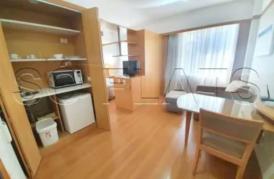 Flat em andar alto, arejado, muito bem mobiliado para locação nos jardins.