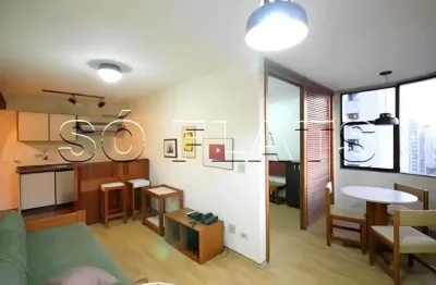 Flat totalmente mobiliado em pinheiros disponível para venda.
