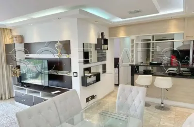 Ótimo flat com 2 dormitórios e 2 vagas de garagem no itaim excelente localização disponível locação