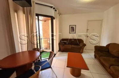 Flat com amplos cômodos e uma sala avarandada em moema próximo ao metrô e shopping. sem fiador.