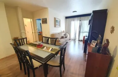 Flat para locação mobiliado com  2 excelentes dormitórios, andar alto, sala e suíte avarandadas.