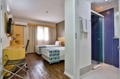 Flat na rua vergueiro, prox ao metrô ana rosa, rodeado por grandes faculdades e comércio em geral