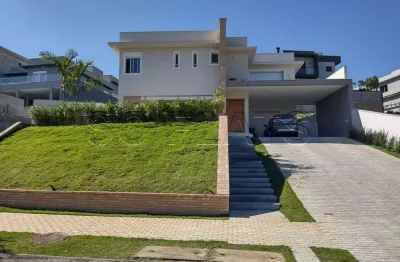 Casa alto padrão disponível para venda em bragança paulista, com 3 suítes, 2 vagas e piscina