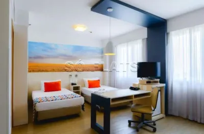 Apartamento totalmente mobiliado à venda em alphaville.