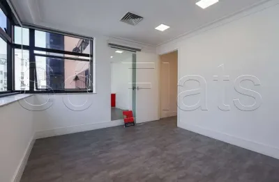 Sala comercial com excelente localização no itaim bibi contendo 67m², disponível para locação.