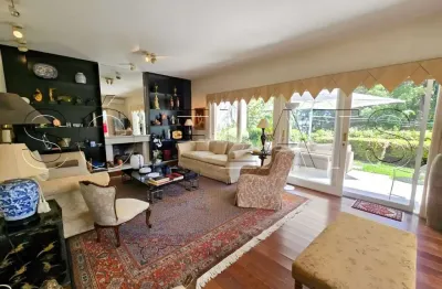 Casa alto padrão disponível para venda no morumbi, com 589m², 4 dormitórios e 4 vagas