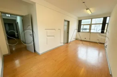 Sala comercial disponível para venda com 132m², 3 salas, 1 vaga, excelente localização!