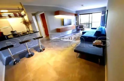 Flat totalmente reformado no coração da Avenida Paulista com serviços de quarto, vaga de garagem.