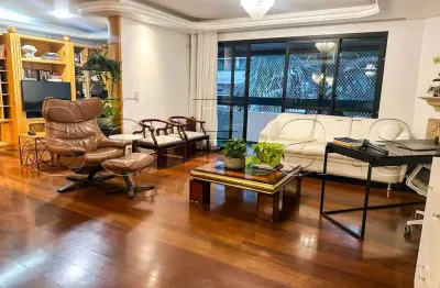 Apartamento mobiliado 147m² à venda em Moema, 4 dormitórios, 2 vagas, próximo ao metrô