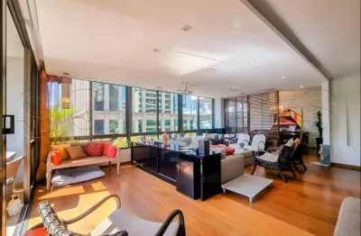 Apartamento alto padrão com 225m² distribuido em 3 dormitórios e 4 vagas.