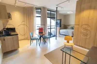Lindo flat com 1x dormitório, andar alto, com vista e com cozinha equipada e bem localizado.